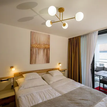 Czako Luxury Residence 8 - Breakfast & Free Private Parking * ديبريتْسين