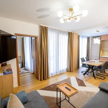 Czako Luxury Residence 8 - Breakfast & Free Private Parking