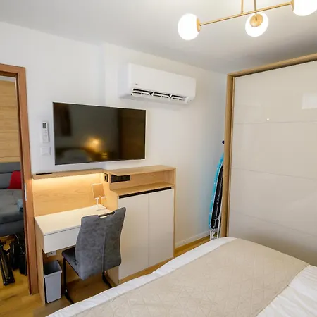 Apartment Luxury 8 - Breakfast & Free Private Parking