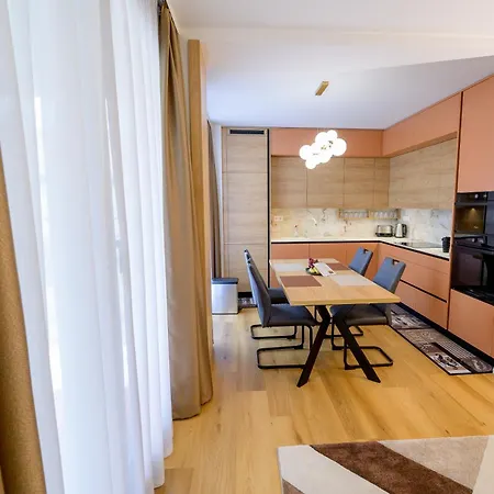 Διαμέρισμα Czako Luxury 8 *